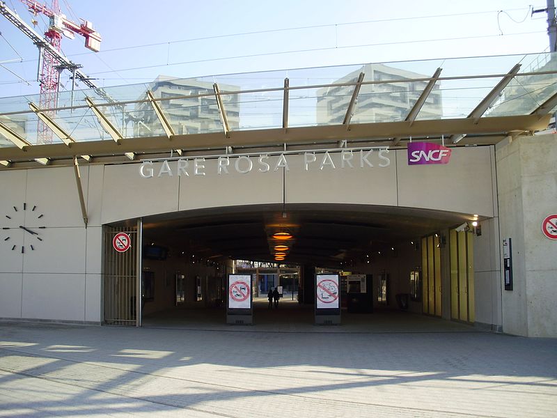 The entrance to Rosa-Parks station from the tramway