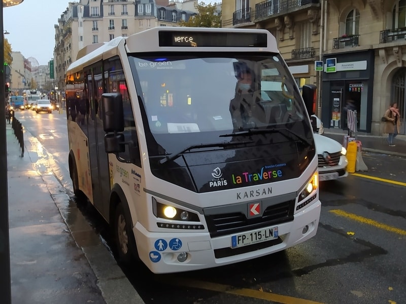 Minibus from the front, showing Ville de Paris and La Traverse logos