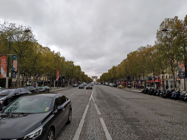 Avenue des Champs-Élysées, looking towards the Arc de Triomphe