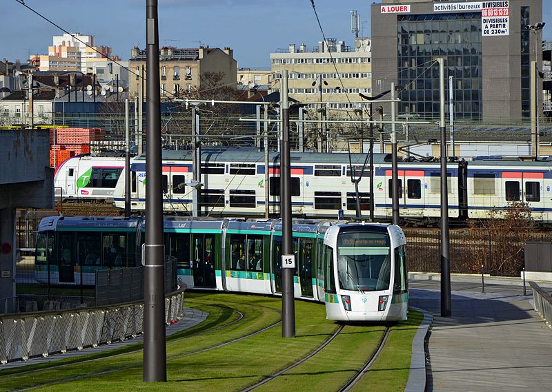 A tram on Paris's line T3b