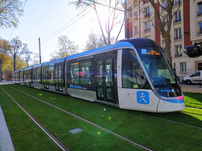 7-car T9 tram to Orly Gaston Viens, in Île-de-France Mobilités livery