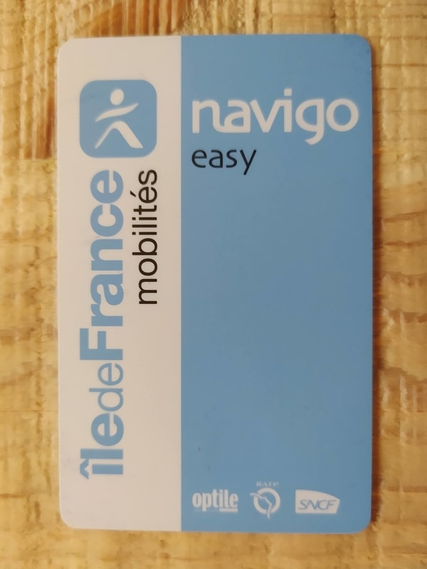 A transport card, labelled Navigo Easy, with the logos of Île-de-France Mobilités, Optile, RATP and SNCF