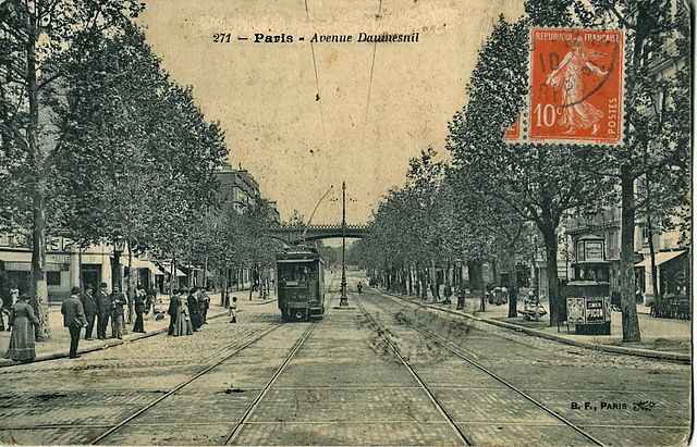 Black and white postcard depicting a wide avenue with tram tracks and a single trolley tram approaching the camera. Labelled 271 - PARIS - AVENUE DAUMESNIL