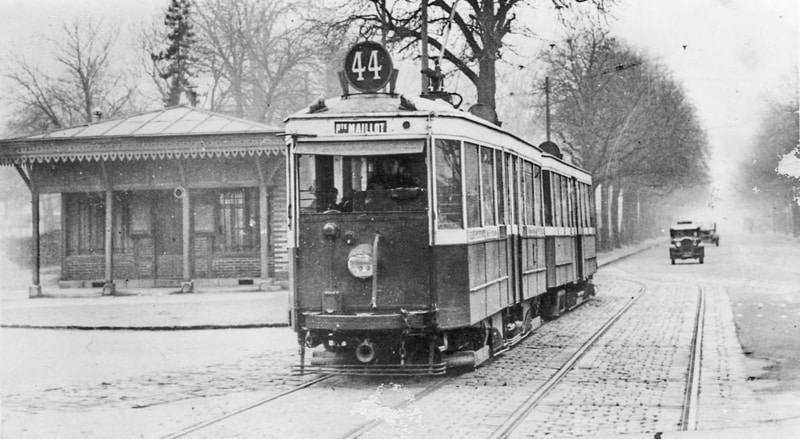 Photograph of tram 44, direction PTE MAILLOT