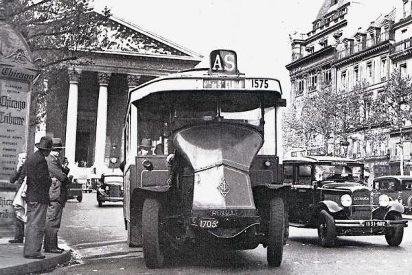 Renault bus on route AS