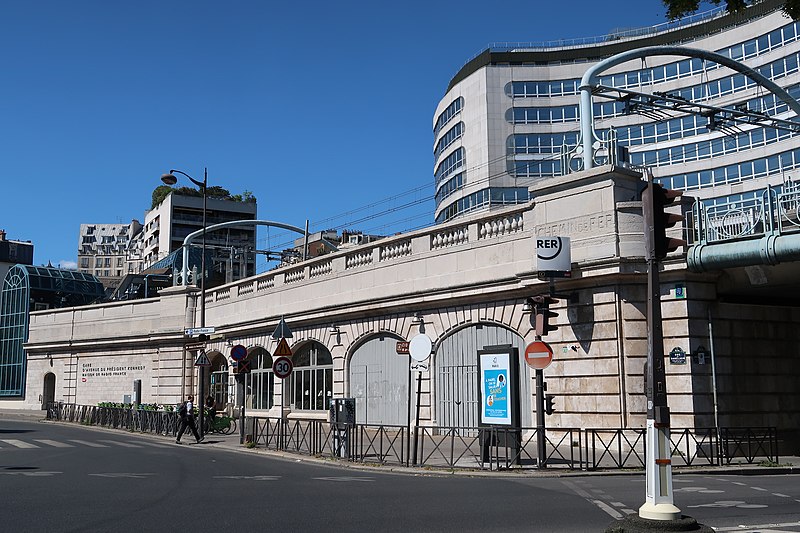 Gare d'Avenue du Président Kennedy – Maison de Radio France