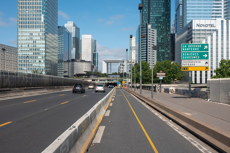 Temporary cycle lane on the Pont de Neuilly