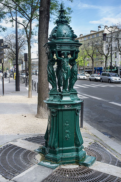 Close view of a large-format Wallace fountain